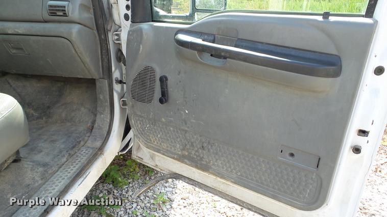 image for item DA1091 2006 Ford F550 dump truck