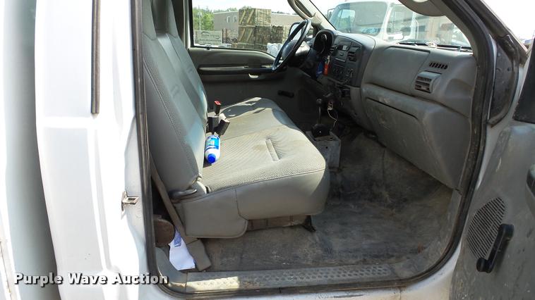 image for item DA1091 2006 Ford F550 dump truck