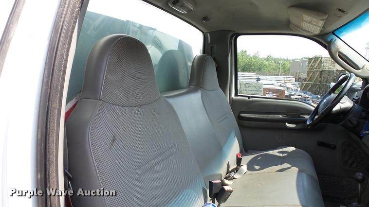 image for item DA1091 2006 Ford F550 dump truck