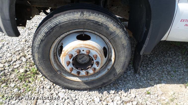 image for item DA1091 2006 Ford F550 dump truck