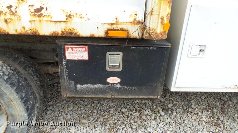 image for item DA1091 2006 Ford F550 dump truck