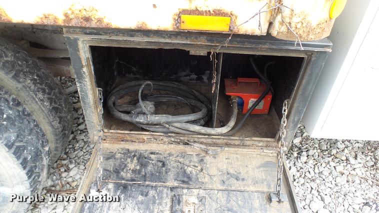 image for item DA1091 2006 Ford F550 dump truck