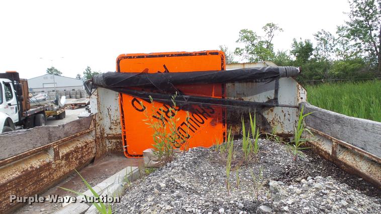 image for item DA1091 2006 Ford F550 dump truck