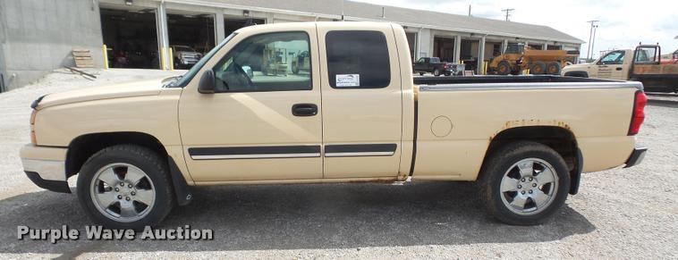 image for item DA1555 2006 Chevrolet Silverado 1500 Ext. Cab pickup truck