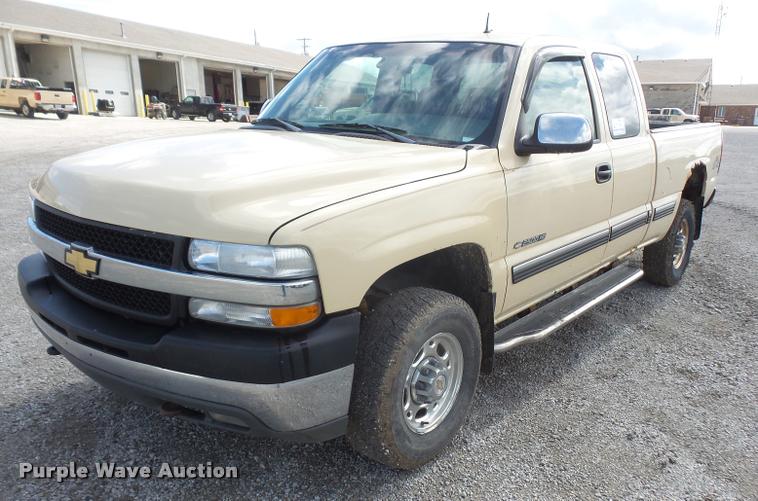 image for item DA1556 2002 Chevrolet Silverado 2500HD Ext. Cab pickup truck