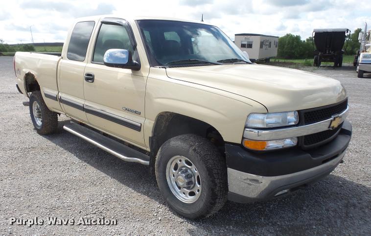 image for item DA1556 2002 Chevrolet Silverado 2500HD Ext. Cab pickup truck
