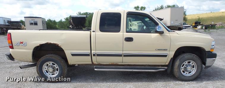 image for item DA1556 2002 Chevrolet Silverado 2500HD Ext. Cab pickup truck