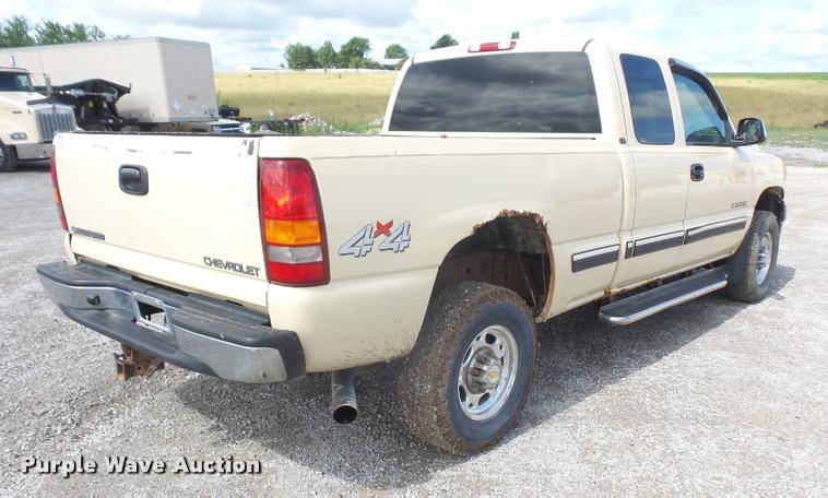 image for item DA1556 2002 Chevrolet Silverado 2500HD Ext. Cab pickup truck