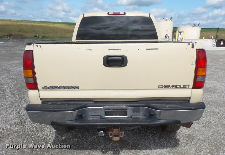 image for item DA1556 2002 Chevrolet Silverado 2500HD Ext. Cab pickup truck