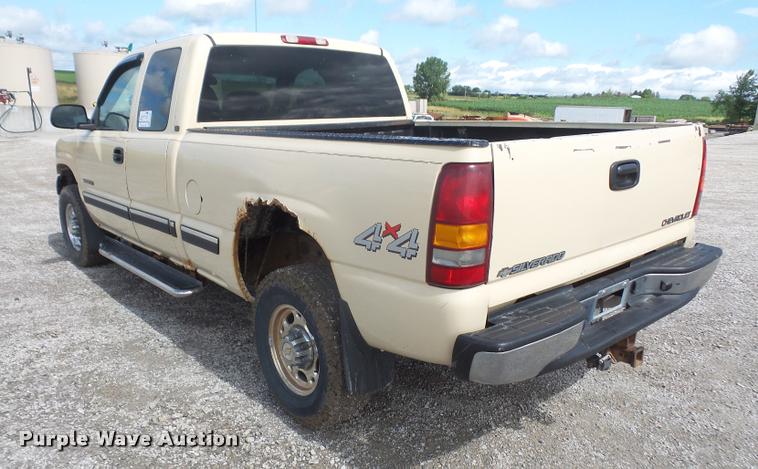 image for item DA1556 2002 Chevrolet Silverado 2500HD Ext. Cab pickup truck