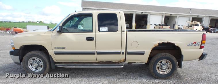 image for item DA1556 2002 Chevrolet Silverado 2500HD Ext. Cab pickup truck