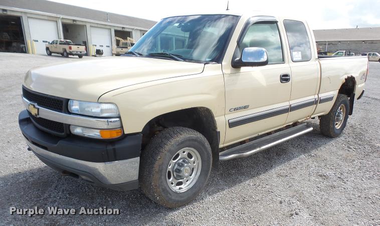 image for item DA1556 2002 Chevrolet Silverado 2500HD Ext. Cab pickup truck