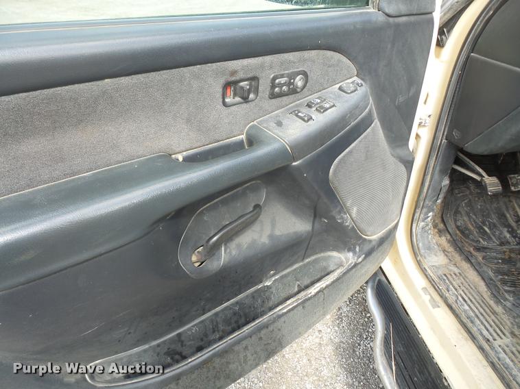 image for item DA1556 2002 Chevrolet Silverado 2500HD Ext. Cab pickup truck