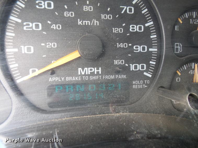 image for item DA1556 2002 Chevrolet Silverado 2500HD Ext. Cab pickup truck