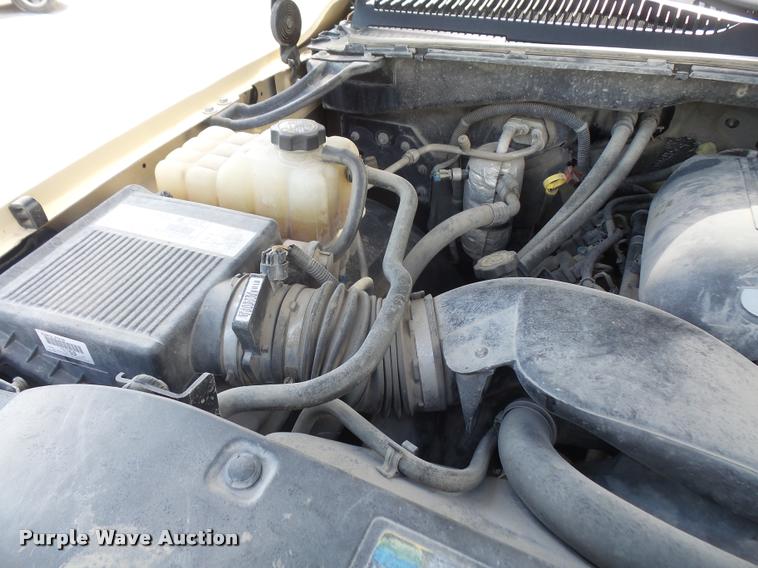 image for item DA1556 2002 Chevrolet Silverado 2500HD Ext. Cab pickup truck