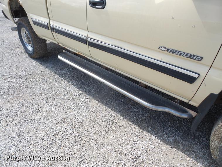 image for item DA1556 2002 Chevrolet Silverado 2500HD Ext. Cab pickup truck