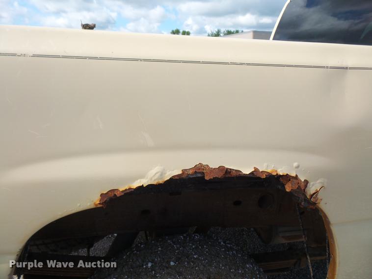 image for item DA1556 2002 Chevrolet Silverado 2500HD Ext. Cab pickup truck