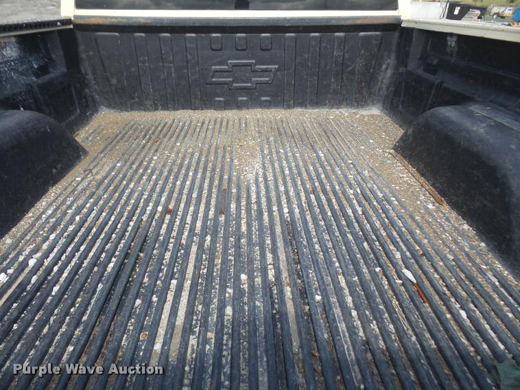 image for item DA1556 2002 Chevrolet Silverado 2500HD Ext. Cab pickup truck