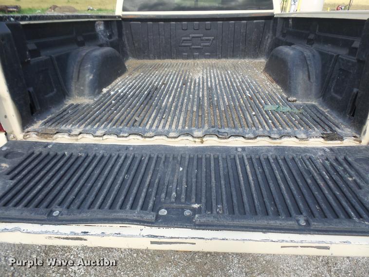 image for item DA1556 2002 Chevrolet Silverado 2500HD Ext. Cab pickup truck