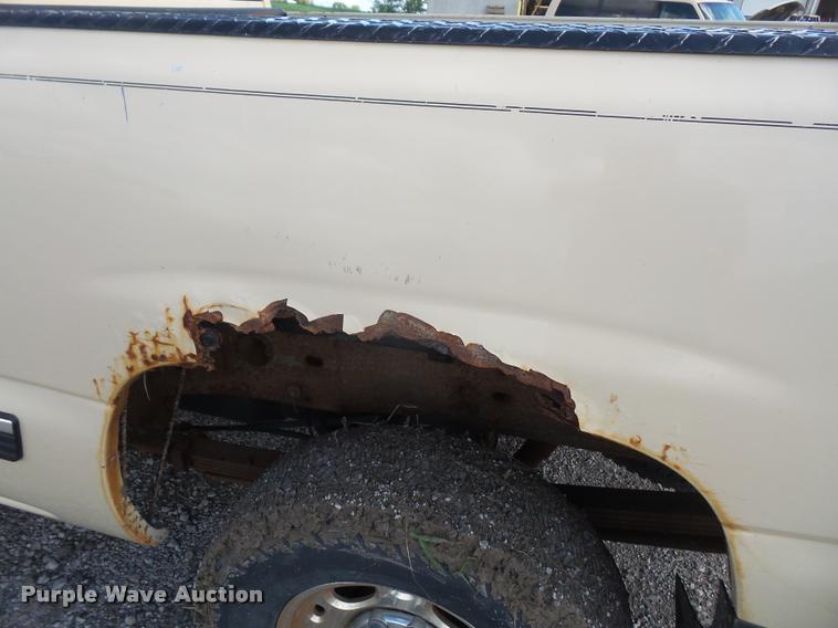 image for item DA1556 2002 Chevrolet Silverado 2500HD Ext. Cab pickup truck