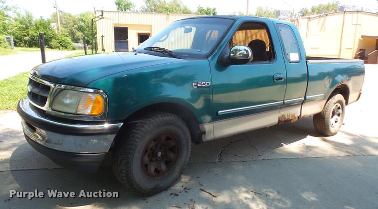 image for item DA1586 1997 Ford F250 SuperCab pickup truck