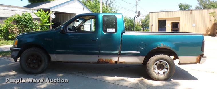 image for item DA1586 1997 Ford F250 SuperCab pickup truck