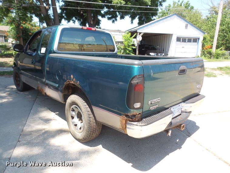 image for item DA1586 1997 Ford F250 SuperCab pickup truck