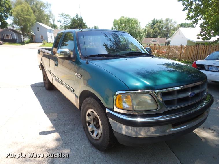 image for item DA1586 1997 Ford F250 SuperCab pickup truck