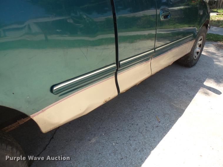 image for item DA1586 1997 Ford F250 SuperCab pickup truck