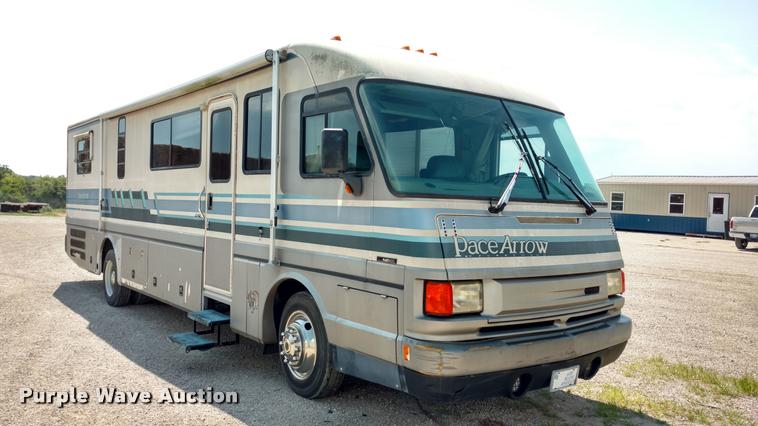 image for item DA5639 1994 Pace Arrow Fleetwood RV