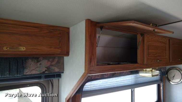 image for item DA5639 1994 Pace Arrow Fleetwood RV