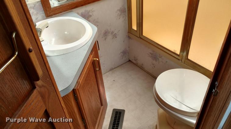 image for item DA5639 1994 Pace Arrow Fleetwood RV