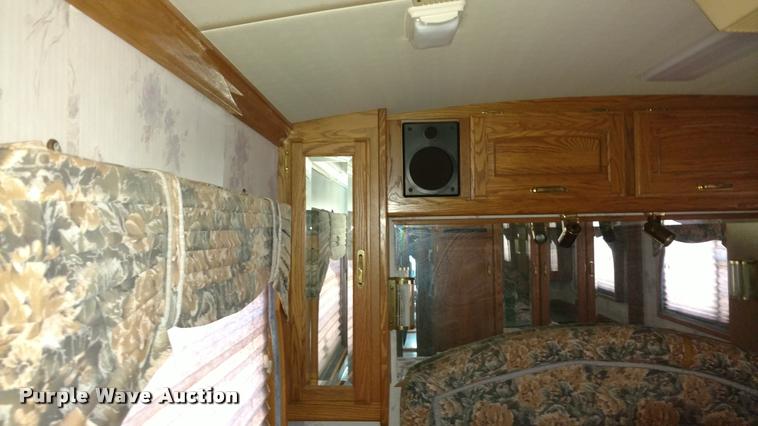 image for item DA5639 1994 Pace Arrow Fleetwood RV