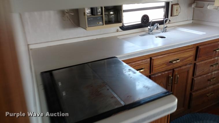 image for item DA5639 1994 Pace Arrow Fleetwood RV