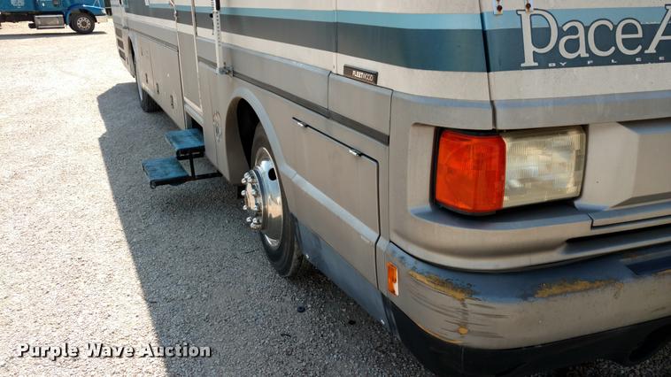 image for item DA5639 1994 Pace Arrow Fleetwood RV
