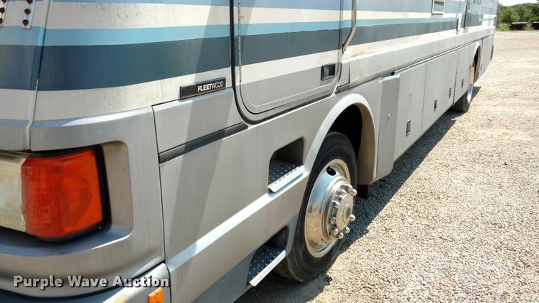 image for item DA5639 1994 Pace Arrow Fleetwood RV