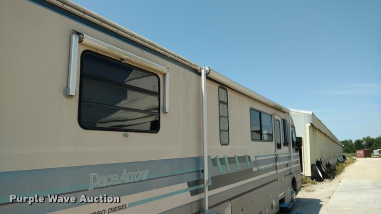 image for item DA5639 1994 Pace Arrow Fleetwood RV