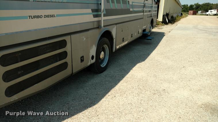 image for item DA5639 1994 Pace Arrow Fleetwood RV