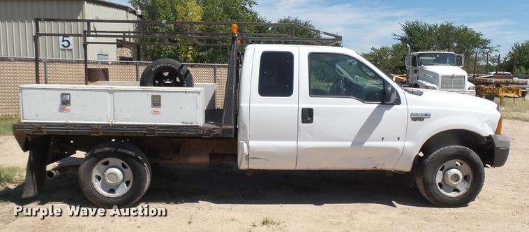 image for item DA7994 2006 Ford F250 Super Duty SuperCab flatbed pickup truck