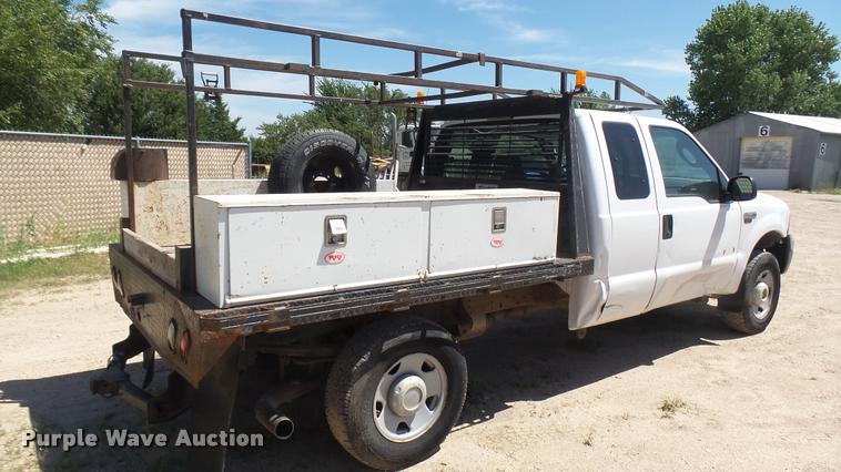 image for item DA7994 2006 Ford F250 Super Duty SuperCab flatbed pickup truck
