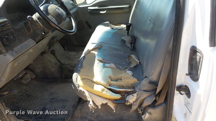 image for item DA7994 2006 Ford F250 Super Duty SuperCab flatbed pickup truck