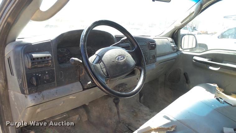 image for item DA7994 2006 Ford F250 Super Duty SuperCab flatbed pickup truck