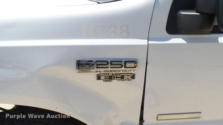 image for item DA7994 2006 Ford F250 Super Duty SuperCab flatbed pickup truck