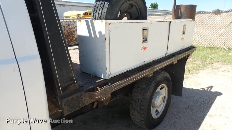 image for item DA7994 2006 Ford F250 Super Duty SuperCab flatbed pickup truck