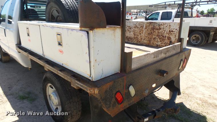 image for item DA7994 2006 Ford F250 Super Duty SuperCab flatbed pickup truck