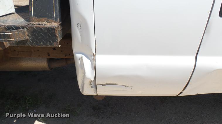 image for item DA7994 2006 Ford F250 Super Duty SuperCab flatbed pickup truck