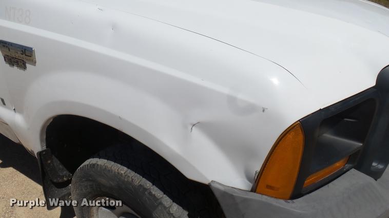 image for item DA7994 2006 Ford F250 Super Duty SuperCab flatbed pickup truck