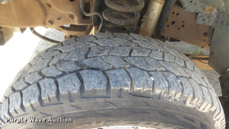 image for item DA7994 2006 Ford F250 Super Duty SuperCab flatbed pickup truck