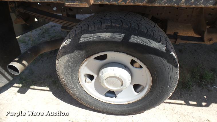 image for item DA7994 2006 Ford F250 Super Duty SuperCab flatbed pickup truck