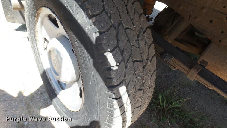 image for item DA7994 2006 Ford F250 Super Duty SuperCab flatbed pickup truck